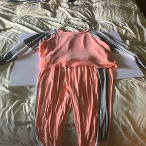 I’m selling a matching outfit
